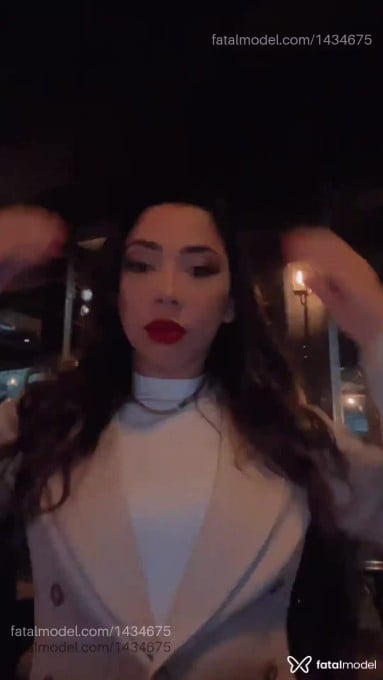 Acompanhante mulher com cabelo castanho de olhos mel em Gramado - Naii
