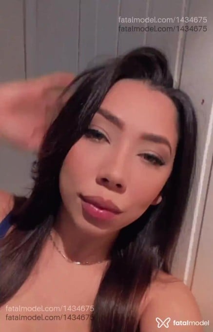 Acompanhante mulher com cabelo castanho de olhos mel em Gramado - Naii