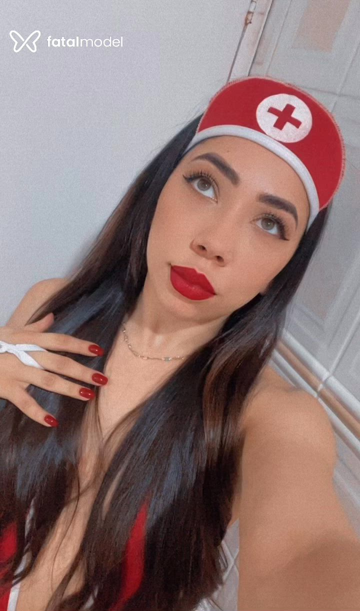 Acompanhante mulher com cabelo castanho de olhos mel - Naii