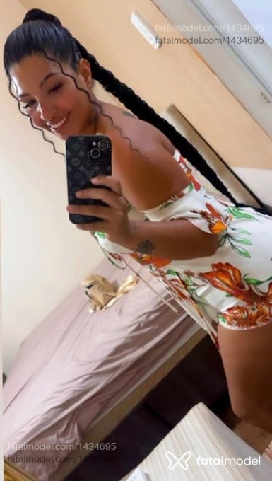 Acompanhante mulher com cabelo castanho de olhos pretos - Kamily trajano