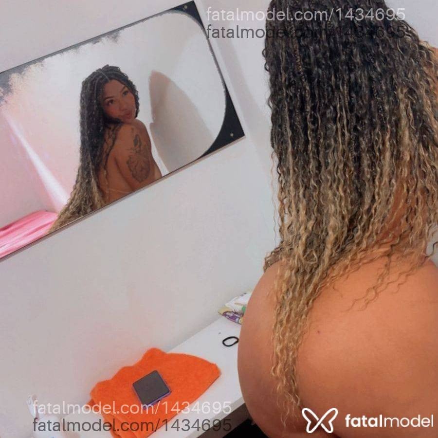 Acompanhante mulher com cabelo castanho de olhos pretos - Kamily trajano