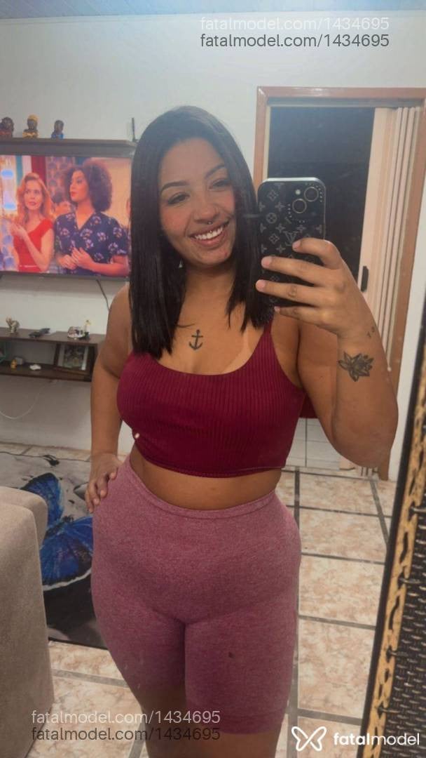 Acompanhante mulher com cabelo castanho de olhos pretos - Kamily trajano