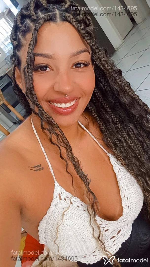 Acompanhante mulher com cabelo castanho de olhos pretos - Kamily trajano