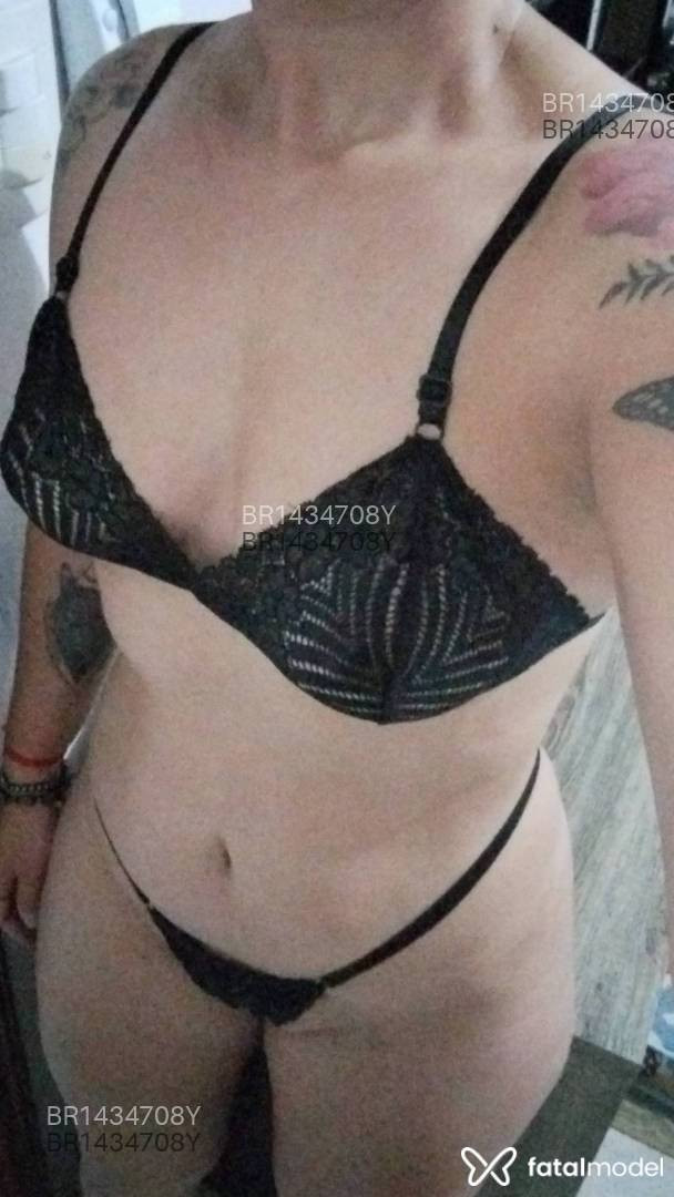 Acompanhante mulher loira (o) de olhos mel em Passos Acompanhante mulher loira (o) de olhos mel em Passos - Carol Dias