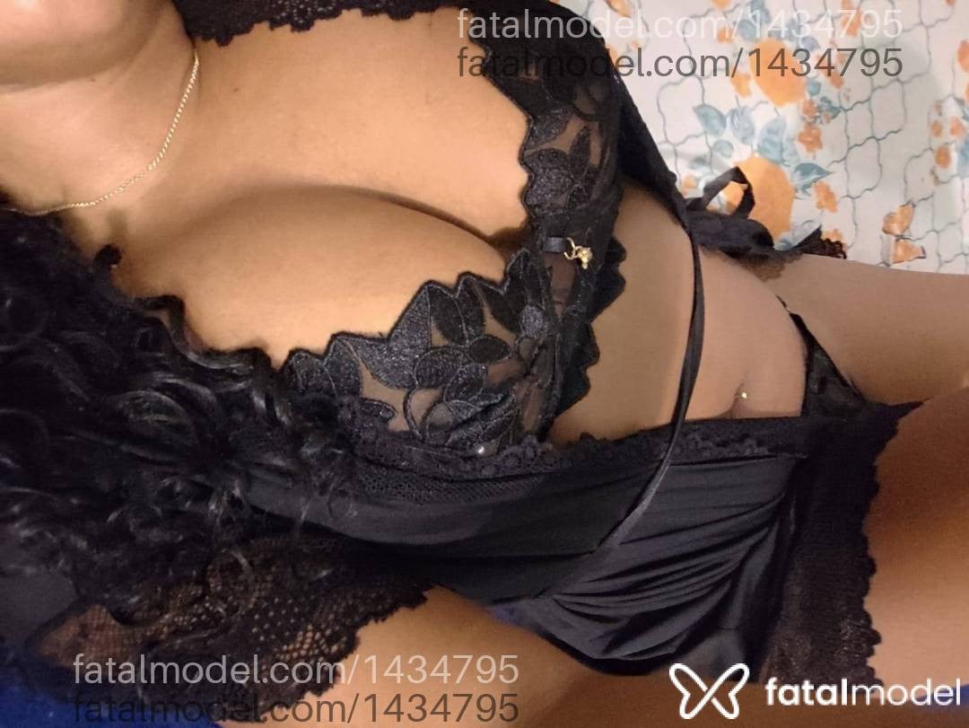 Acompanhante mulher morena (o) de olhos pretos - Morena Acompanhante mulher morena (o) de olhos pretos - Morena