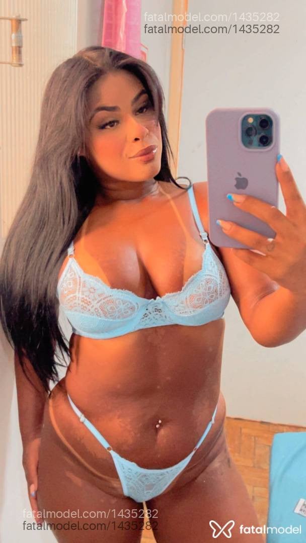 Acompanhante mulher morena (o) de olhos castanhos - Paola