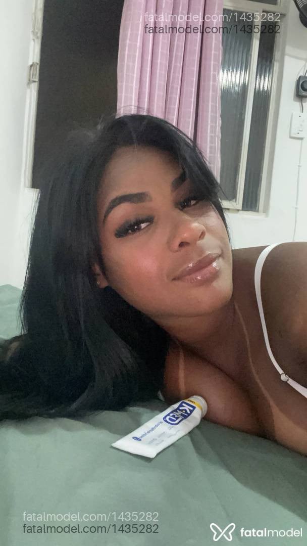 Acompanhante mulher morena (o) de olhos castanhos - Paola