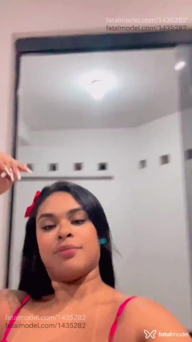 Acompanhante mulher morena (o) de olhos castanhos - Paola Acompanhante mulher morena (o) de olhos castanhos - Paola