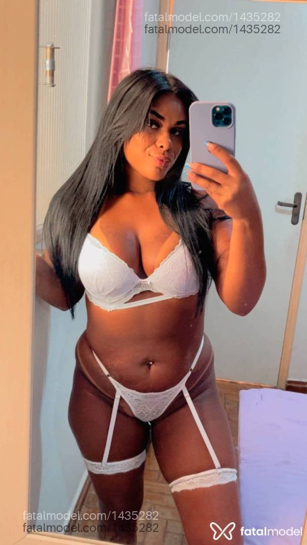 Acompanhante mulher morena (o) de olhos castanhos - Paola