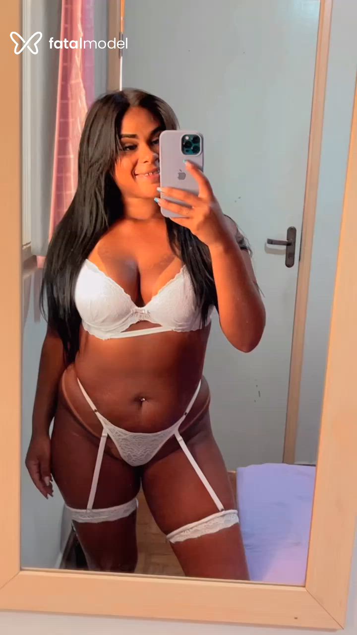 Acompanhante mulher morena (o) de olhos castanhos - Paola Acompanhante mulher morena (o) de olhos castanhos - Paola