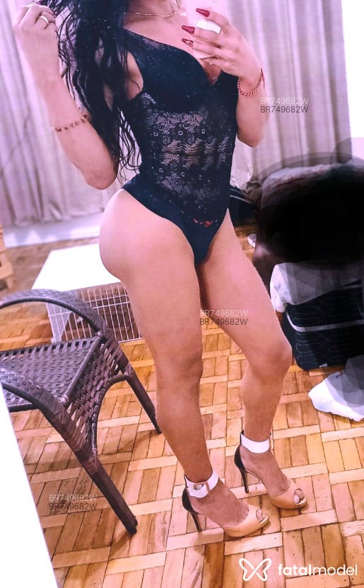 Acompanhante mulher trans morena (o) de olhos castanhos em Balneário Camboriú - MÔNICA RESENDE