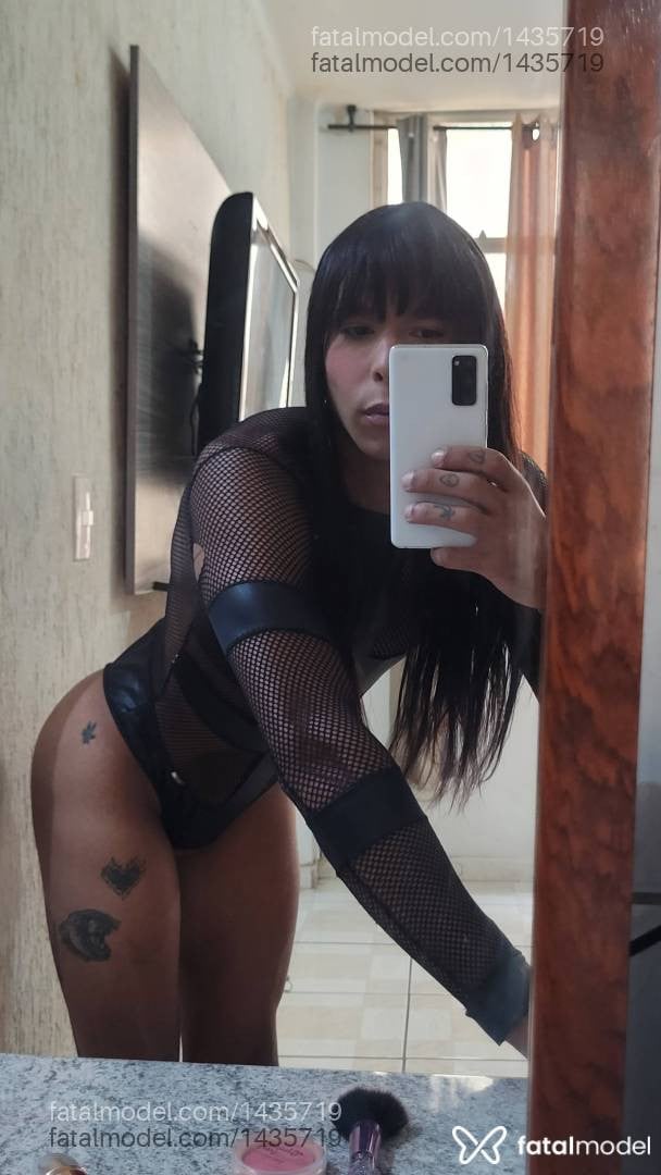 Acompanhante mulher trans com cabelo castanho de olhos castanhos - Morena