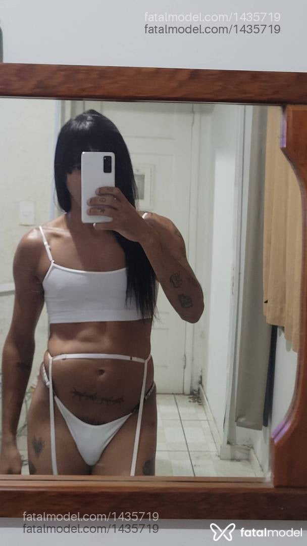 Acompanhante mulher trans com cabelo castanho de olhos castanhos - Morena