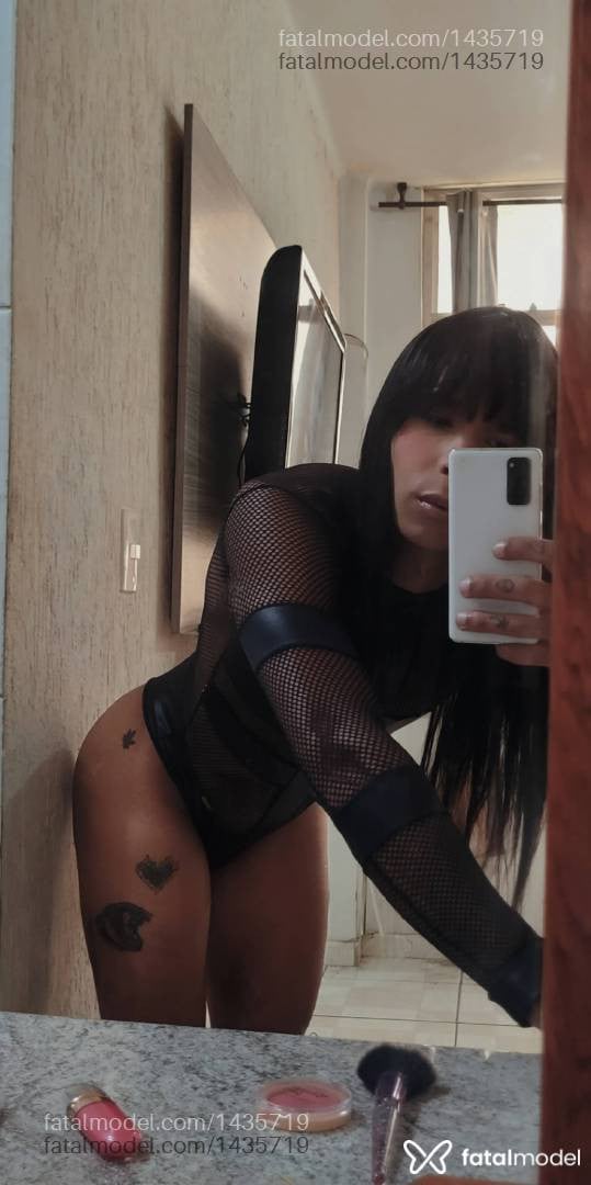 Acompanhante mulher trans com cabelo castanho de olhos castanhos - Morena