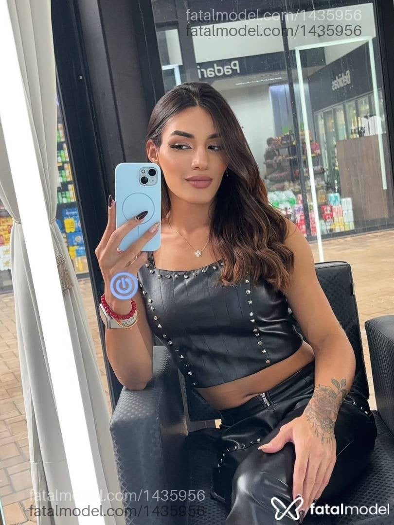 Acompanhante mulher trans morena (o) de olhos castanhos em São José do Rio Preto - Yris Sttar