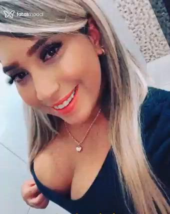 Acompanhante mulher loira (o) de olhos mel - Daniela Prado