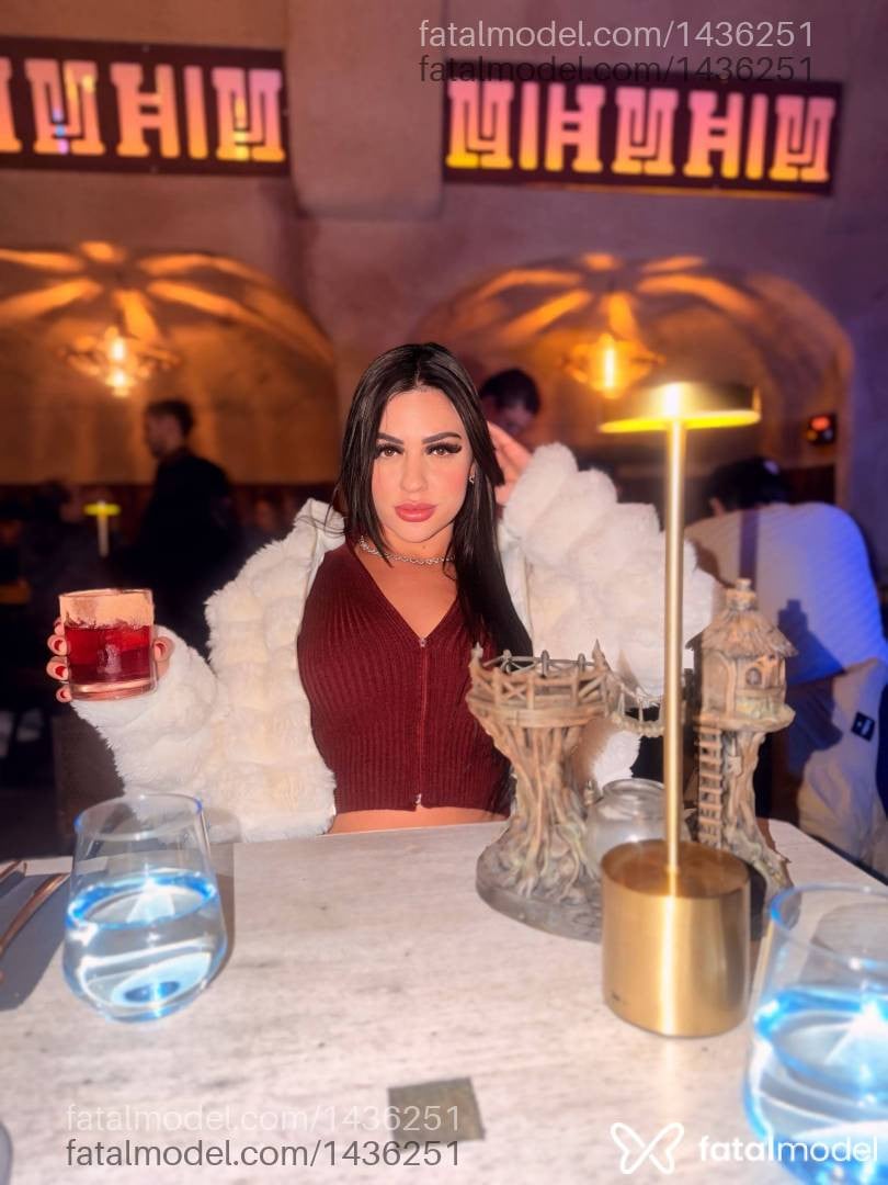 Acompanhante mulher morena (o) de olhos castanhos - Mirella Sophia