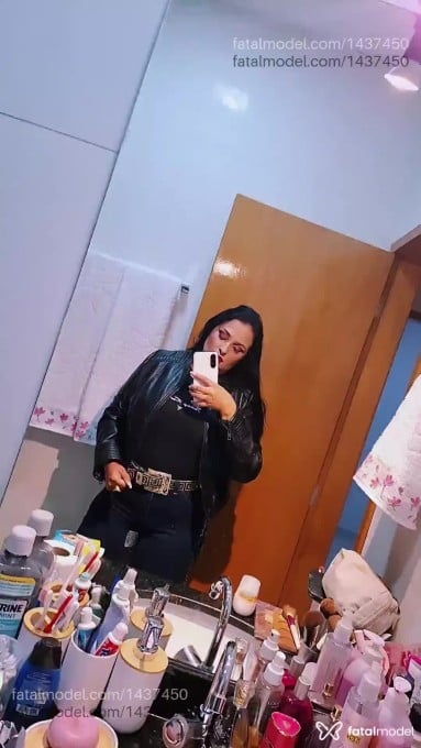 Acompanhante mulher com cabelo castanho de olhos castanhos em Coromandel Acompanhante mulher com cabelo castanho de olhos castanhos em Coromandel - Lais Torrezani