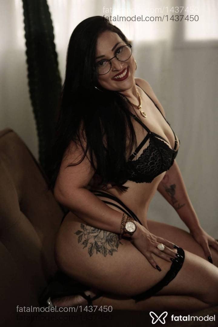 Acompanhante mulher com cabelo castanho de olhos castanhos - Lais Torrezani