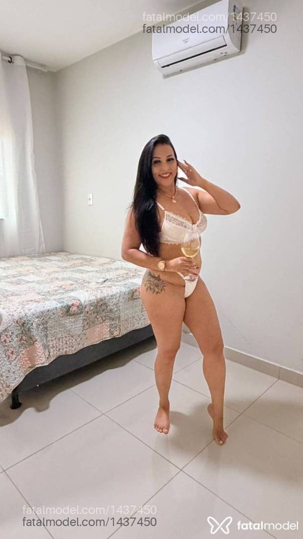 Acompanhante mulher com cabelo castanho de olhos castanhos - Lais Torrezani