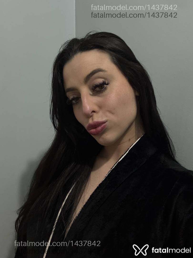 Acompanhante mulher morena (o) de olhos verdes - Roberta Borges