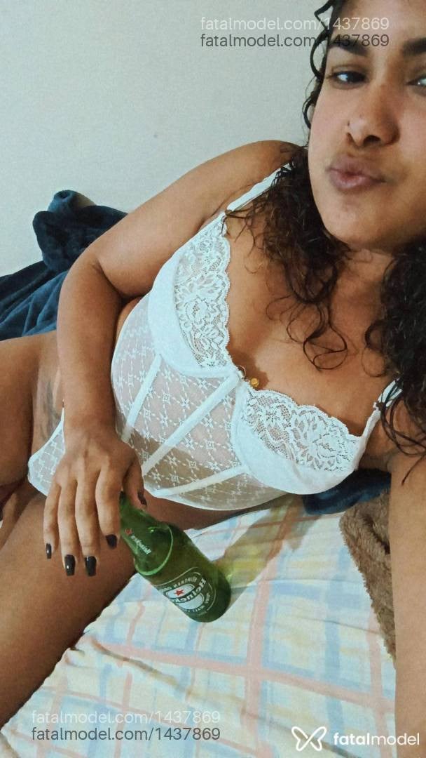 Acompanhante mulher com cabelo castanho de olhos pretos - Viviane Martins