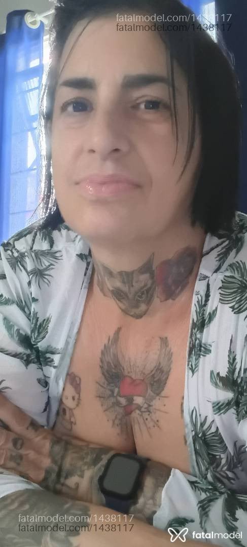 Acompanhante mulher com cabelo castanho de olhos castanhos em Amparo Acompanhante mulher com cabelo castanho de olhos castanhos em Amparo - Bella Oliver