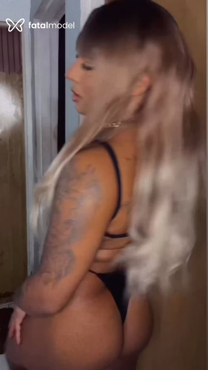 Acompanhante travesti com cabelo castanho de olhos mel - Kethilin nifetinh
