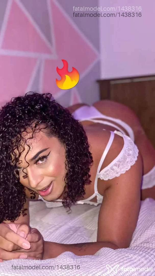 Acompanhante travesti com cabelo castanho de olhos mel - Kethilin nifetinh
