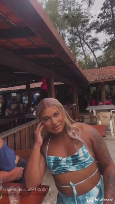Acompanhante travesti com cabelo castanho de olhos mel em Guaratinguetá - Kethilin nifetinh