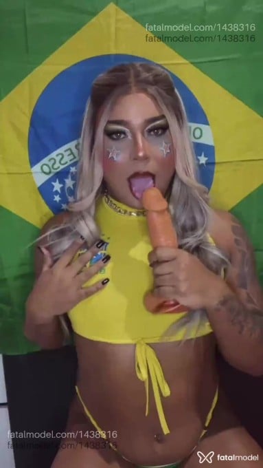 Acompanhante travesti com cabelo castanho de olhos mel em Guaratinguetá - Kethilin nifetinh