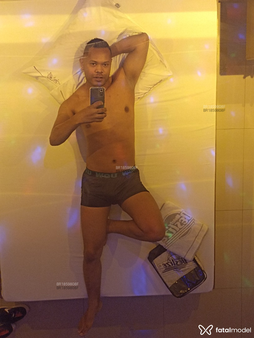 Acompanhante homem morena (o) de olhos pretos em Virtual - Chris