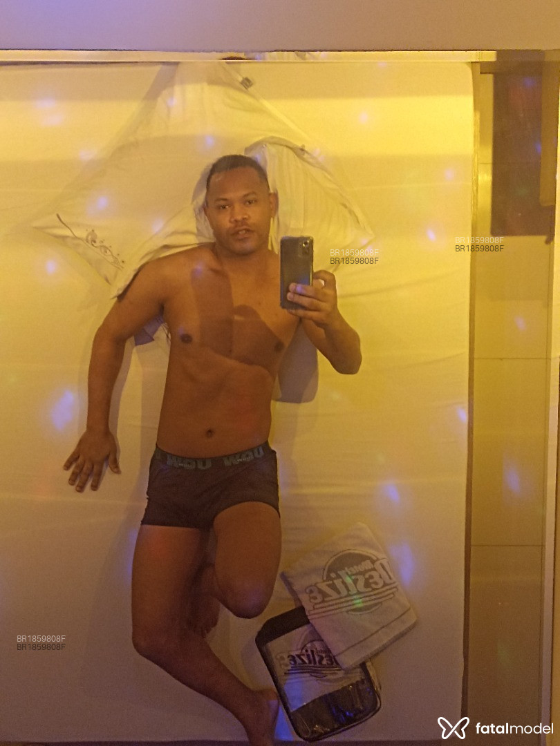 Acompanhante homem morena (o) de olhos pretos em Virtual - Chris
