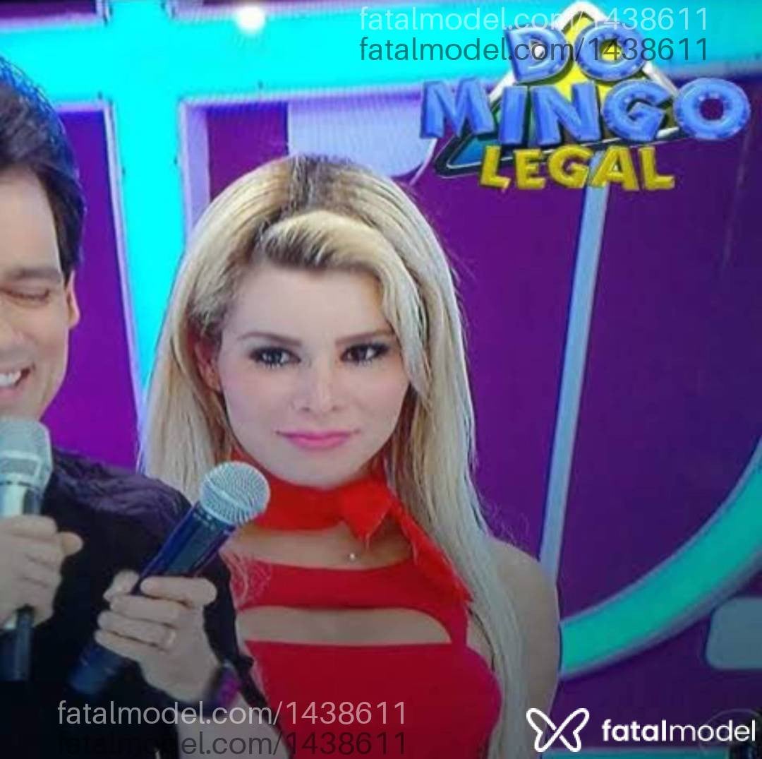 Acompanhante mulher trans loira (o) de olhos castanhos - Nanda Steronn