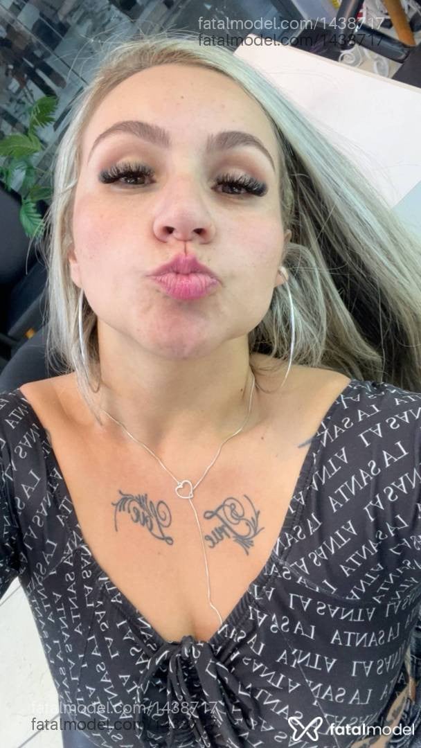 Acompanhante mulher com cabelo castanho de olhos mel - Tami