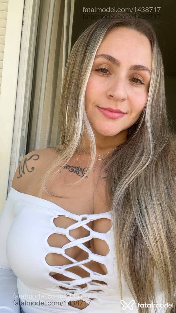 Acompanhante mulher com cabelo castanho de olhos mel - Tami