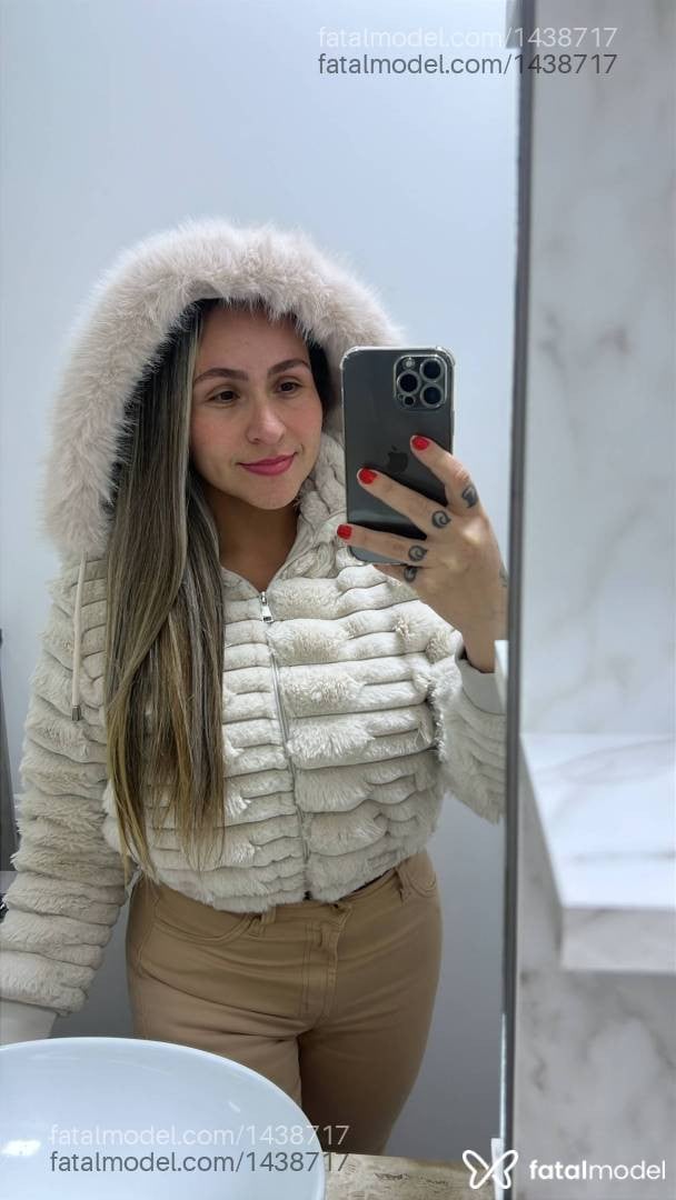 Acompanhante mulher com cabelo castanho de olhos mel - Tami