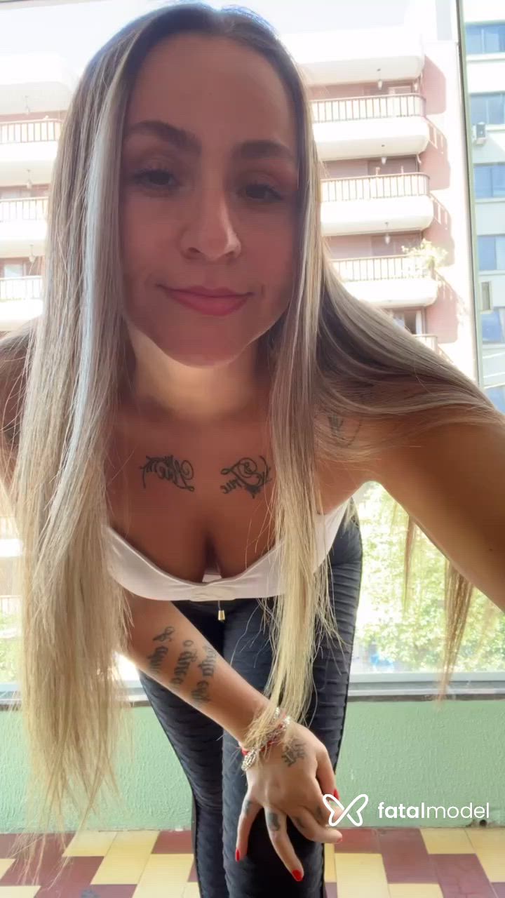 Acompanhante mulher com cabelo castanho de olhos mel - Tami