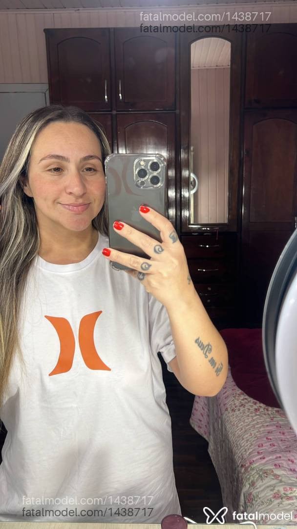 Acompanhante mulher com cabelo castanho de olhos mel - Tami