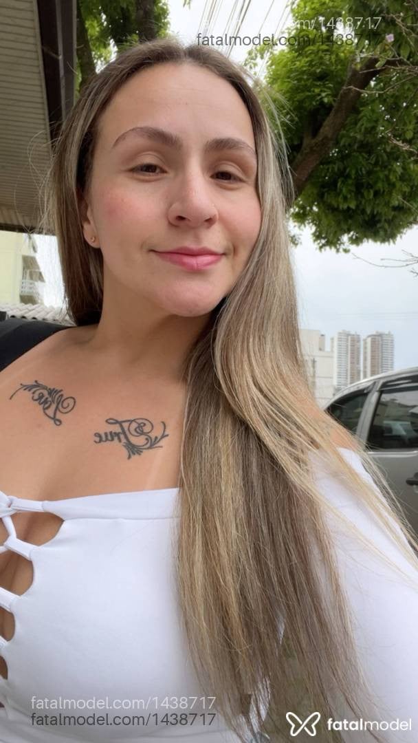 Acompanhante mulher com cabelo castanho de olhos mel - Tami
