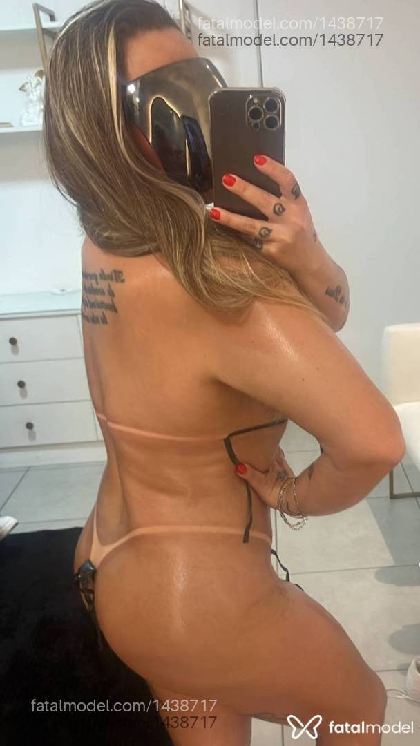 Acompanhante mulher com cabelo castanho de olhos mel - Tami