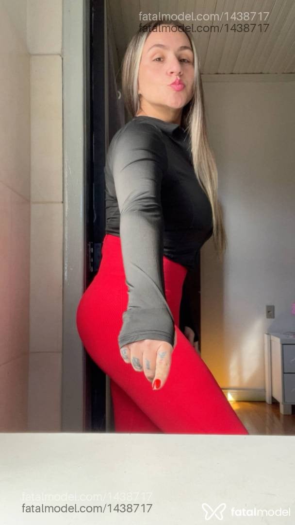 Acompanhante mulher com cabelo castanho de olhos mel - Tami