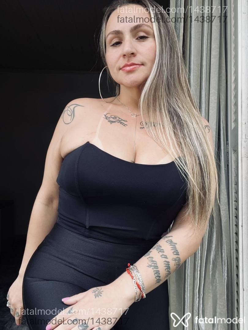 Acompanhante mulher com cabelo castanho de olhos mel - Tami