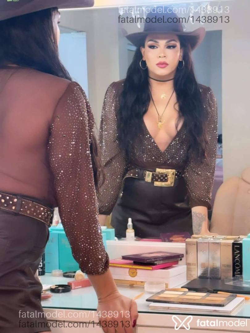 Acompanhante travesti morena (o) de olhos castanhos - Jhully Carolyne