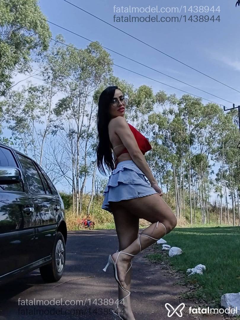 Acompanhante mulher morena (o) de olhos azuis - Imola Urach