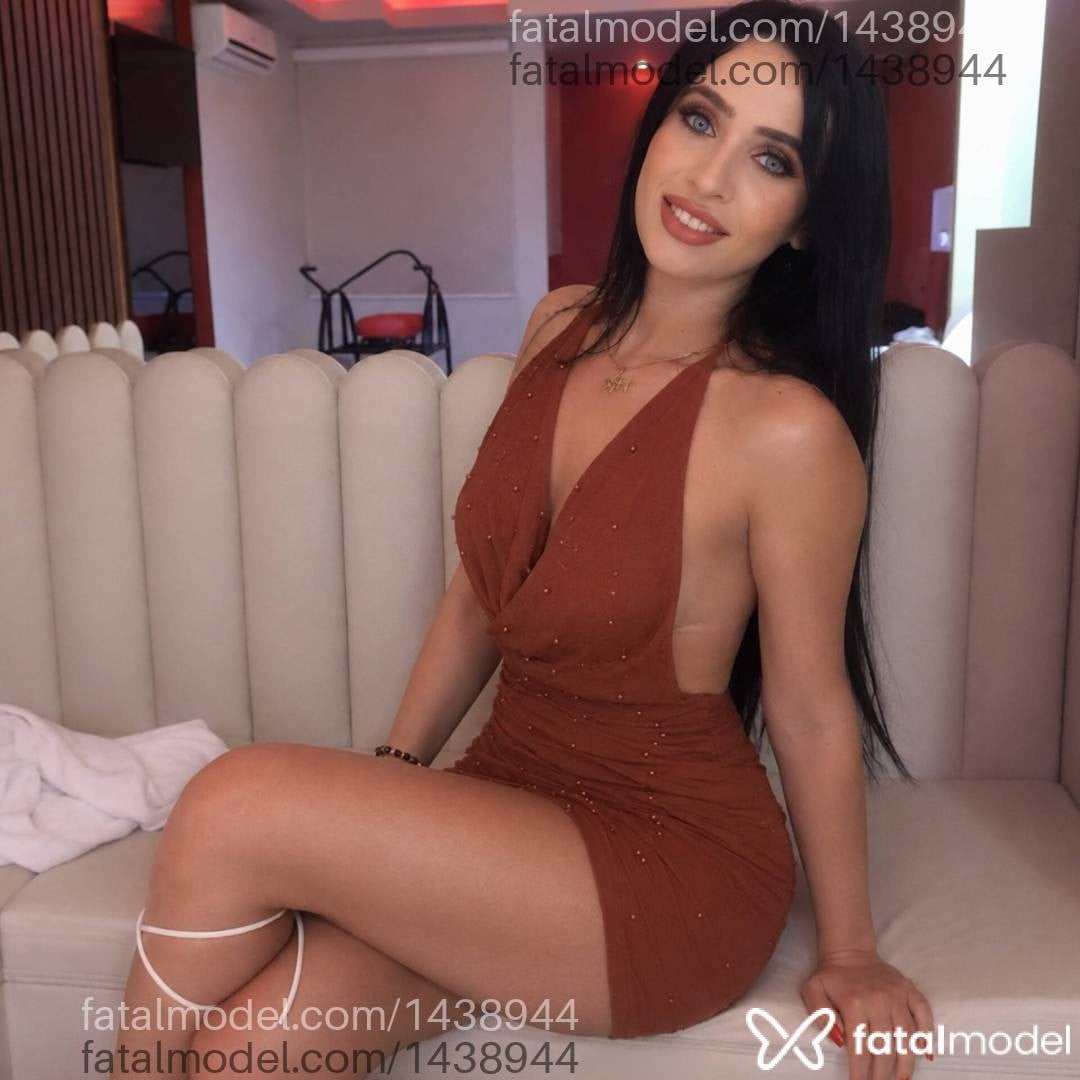Acompanhante mulher morena (o) de olhos azuis - Imola Urach