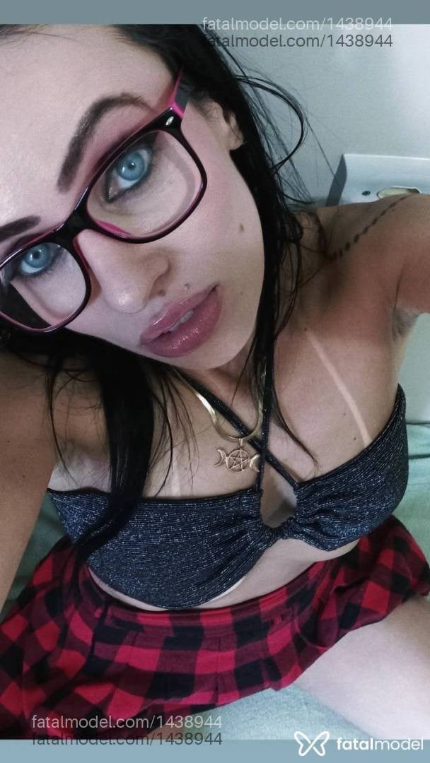 Acompanhante mulher morena (o) de olhos azuis em Umuarama - Imola Urach