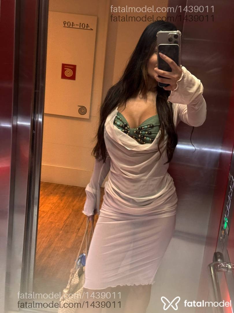 Acompanhante mulher com cabelo castanho de olhos mel - Luna Larissa