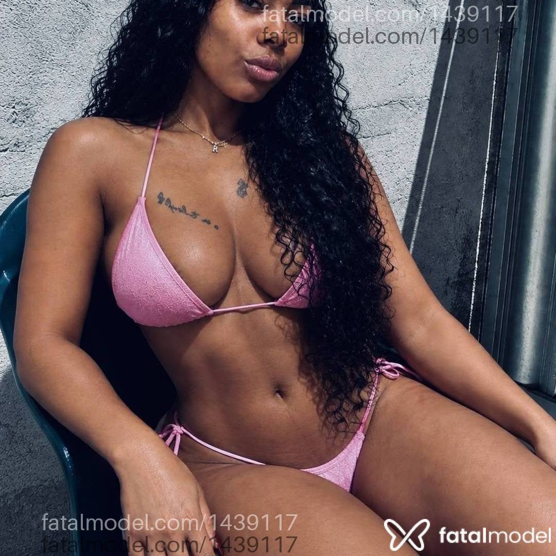 Acompanhante mulher morena (o) de olhos pretos - Anajú