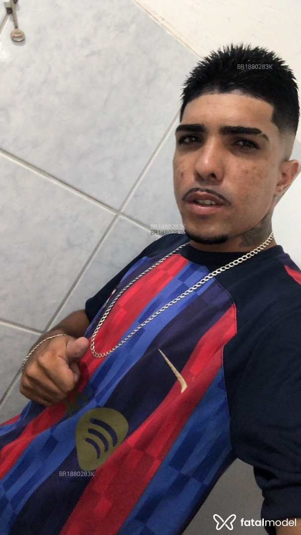Acompanhante homem morena (o) de olhos pretos em Virtual - Ikaro